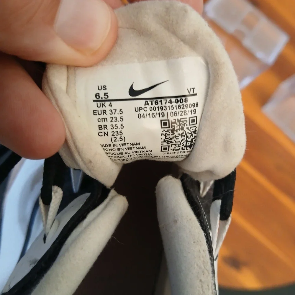 Nike Air Max 270 React Women 6.5 White Black Pink Shoes Sneakers AT6174-005